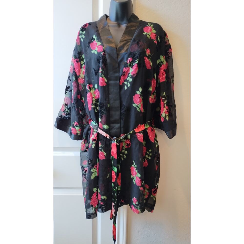 Secret Treasures Women's 2 Pieces Robe and  chemise Medium Black Red Floral